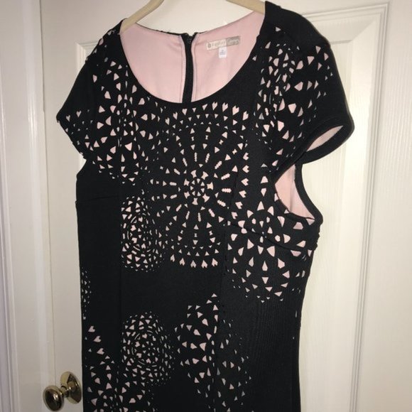 EUC! Women's Laser-Cut Scuba Cap Sleeve Dress - Picture 2 of 11